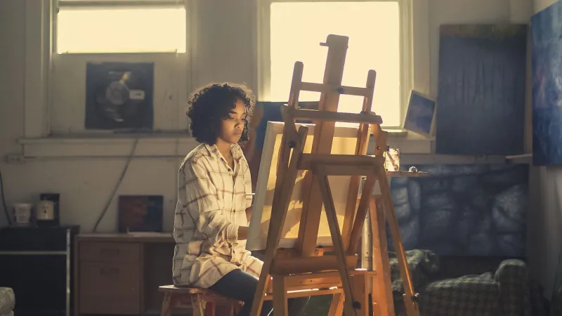 Pourquoi tu crées mieux quand personne ne regarde : le paradoxe de l'artiste invisible